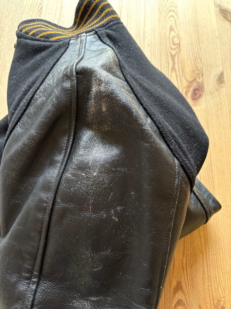 ビンテージ　スタジャン　ラグラン ブラック レザー 70s 80s 刺繍