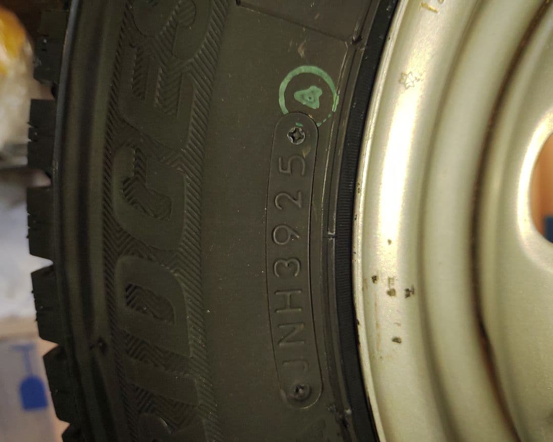 2本セット①【未使用　２０２５年製】ブリジストン・スタッドレス１４５／８０Ｒ１２