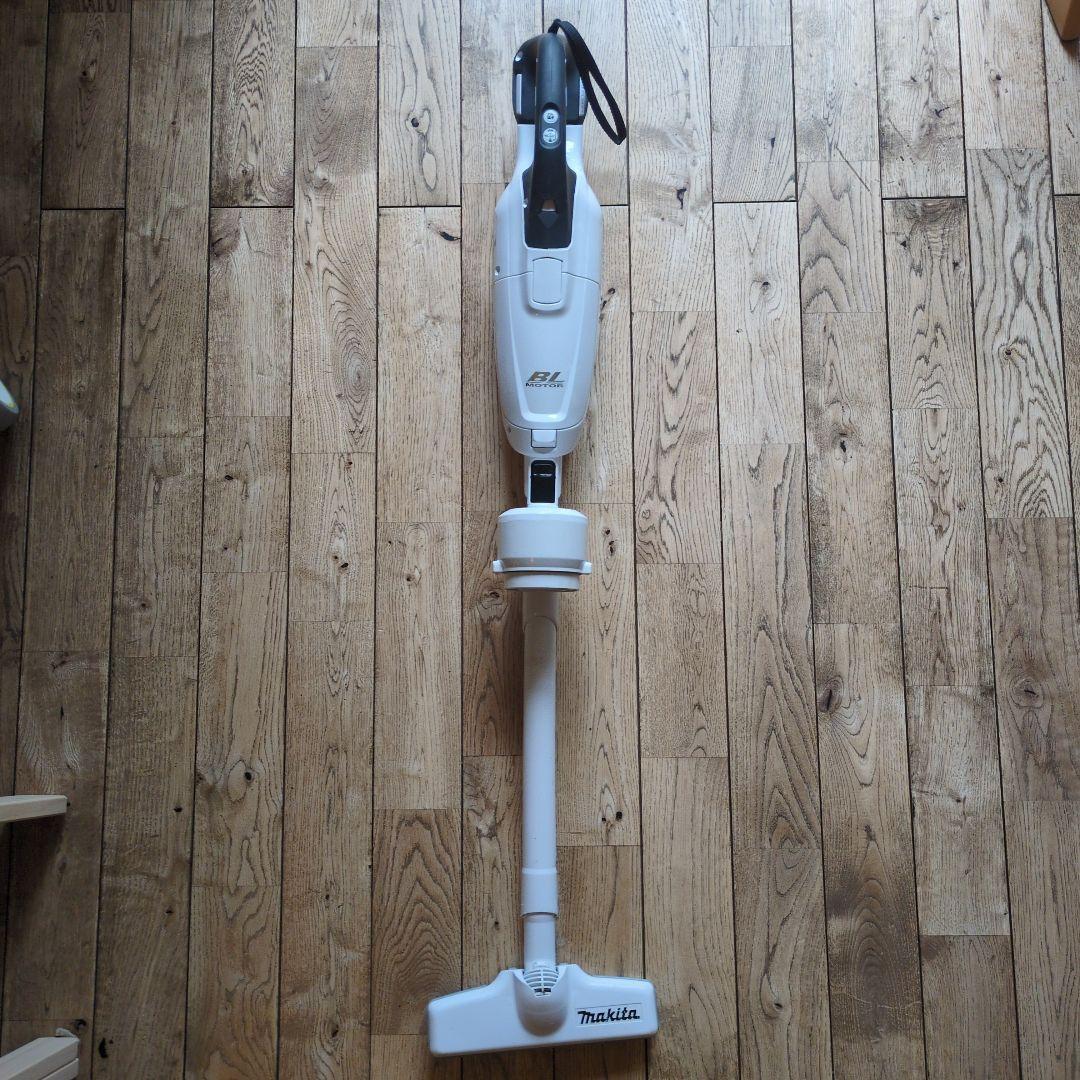 T*i様 Makita CL181FDRFW 本体 バッテリー・充電器・サイクロ