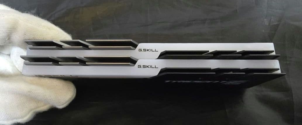 G.SKILL DDR4 3200Mhz 16GB メモリ （8GBx2）