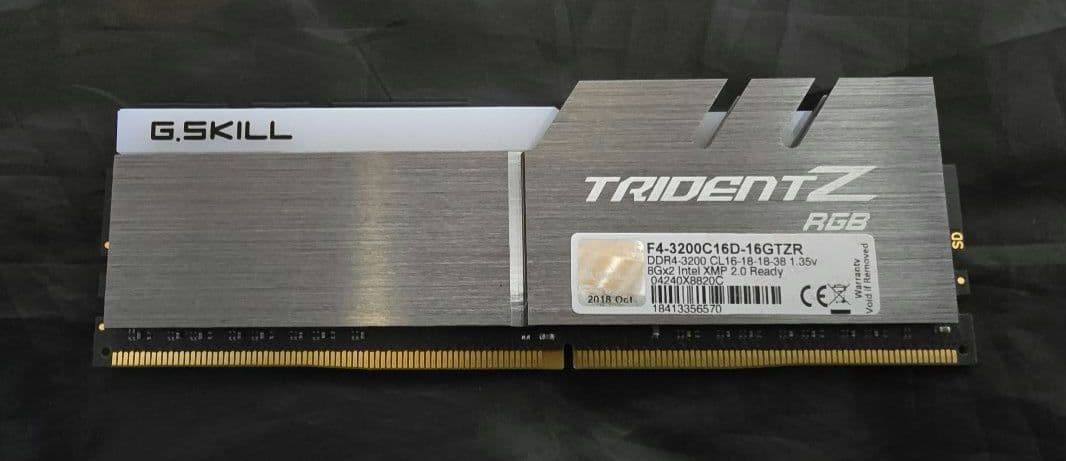 G.SKILL DDR4 3200Mhz 16GB メモリ （8GBx2）