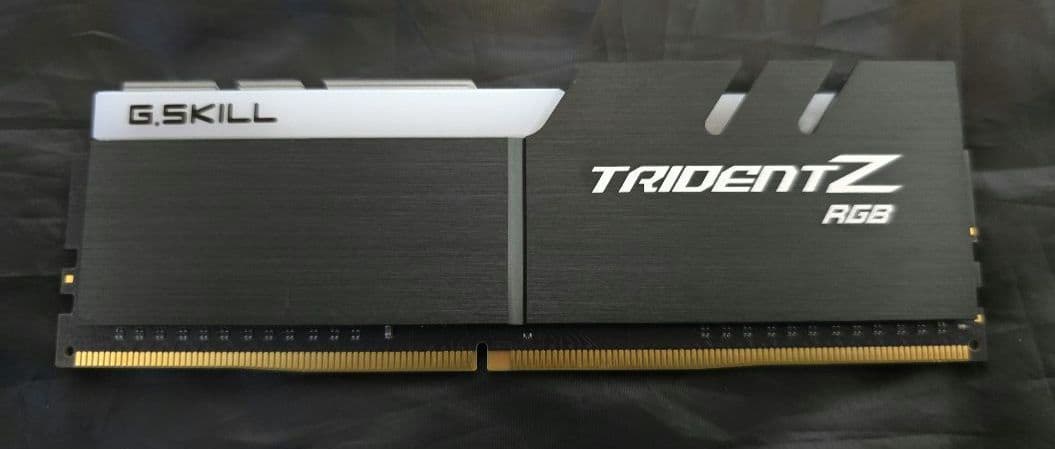 G.SKILL DDR4 3200Mhz 16GB メモリ （8GBx2）