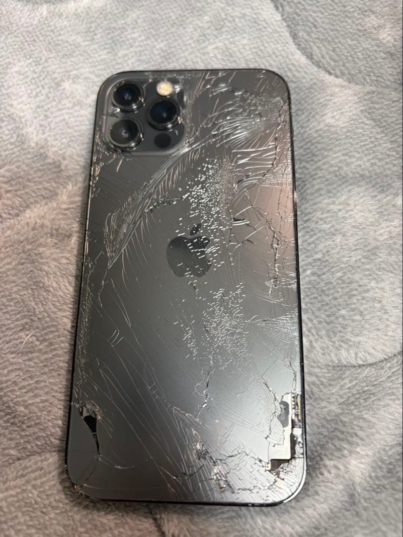 iPhone 12 Pro 背面ひび割れあり