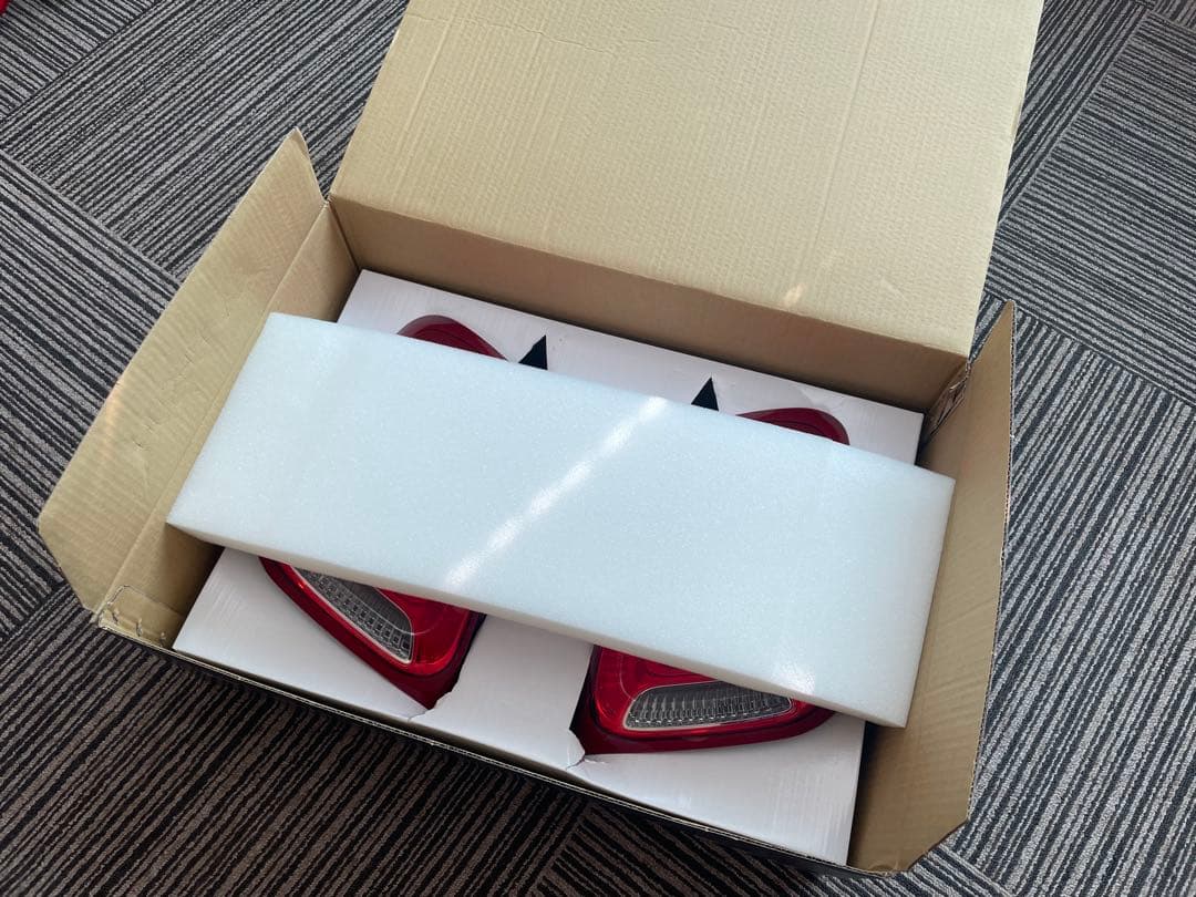 さ*ら様 アバルト ABARTH 595 純正 テールレンズ