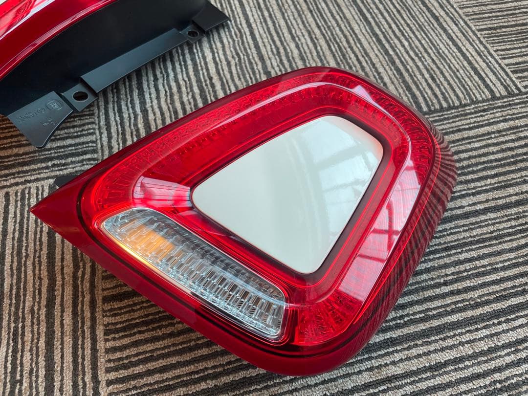 さ*ら様 アバルト ABARTH 595 純正 テールレンズ