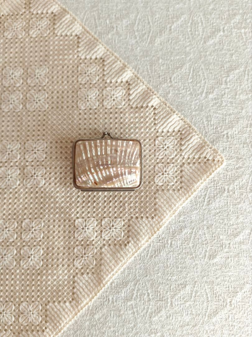 * vintage purse ୨୧ .·*° 貝がらの 小物入れ がま口