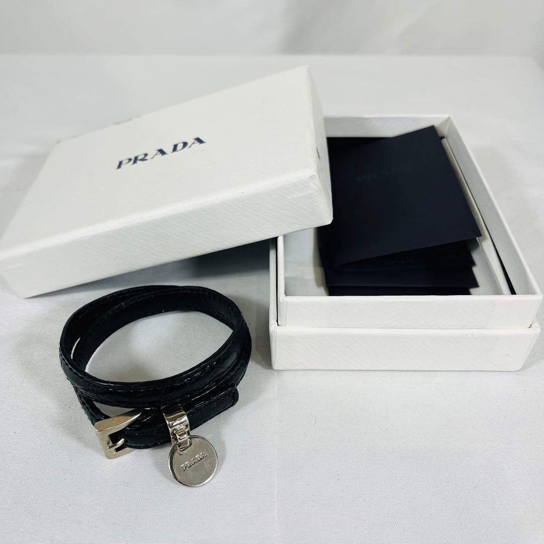 【美品】PRADA プラダ　ロゴ　ブラック レザー バングル ブレスレット