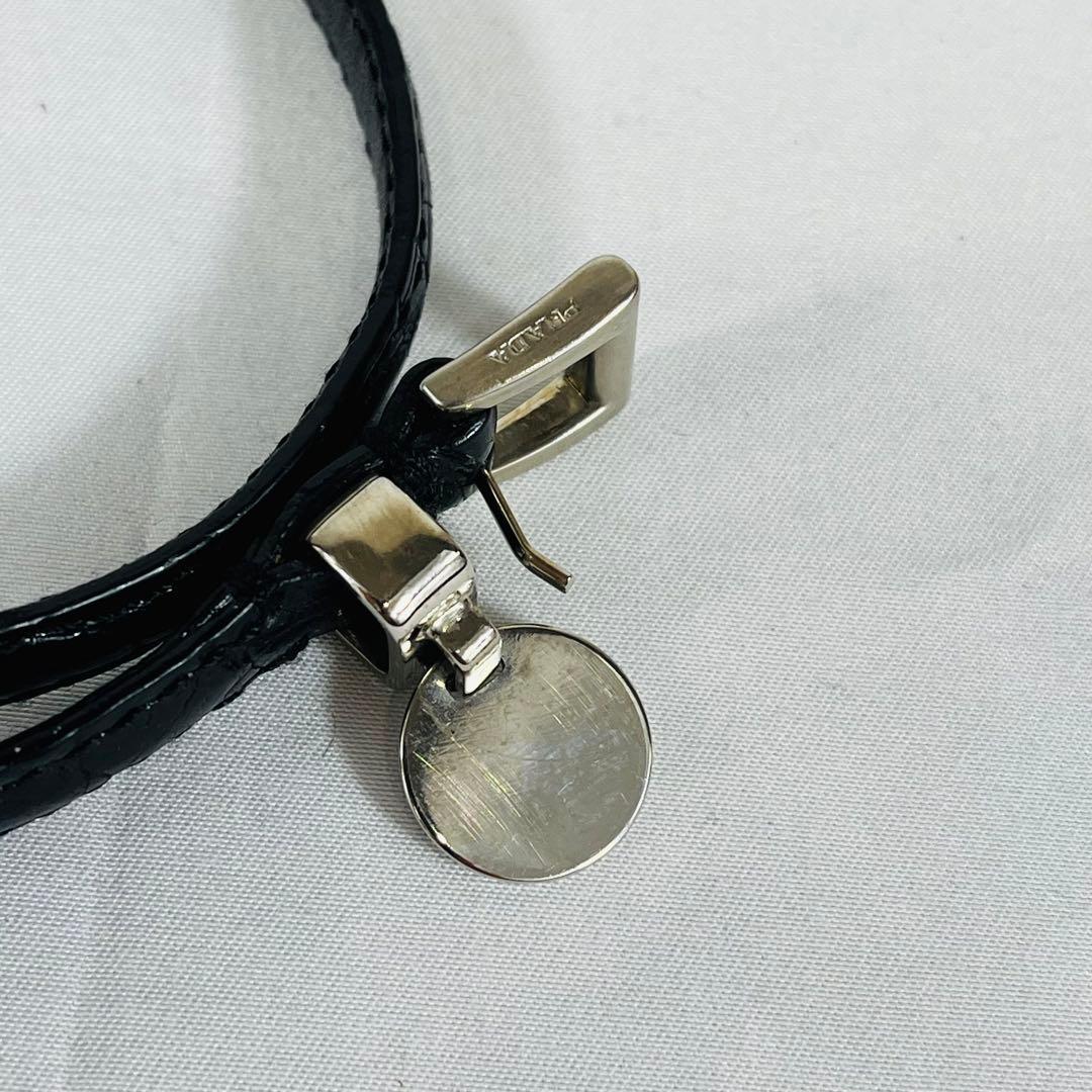 【美品】PRADA プラダ　ロゴ　ブラック レザー バングル ブレスレット