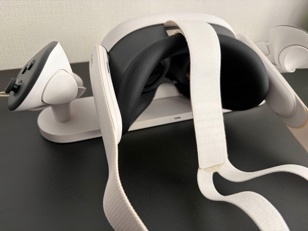 USED /  Quest 3 128GB VRヘッドセット 充電ドック