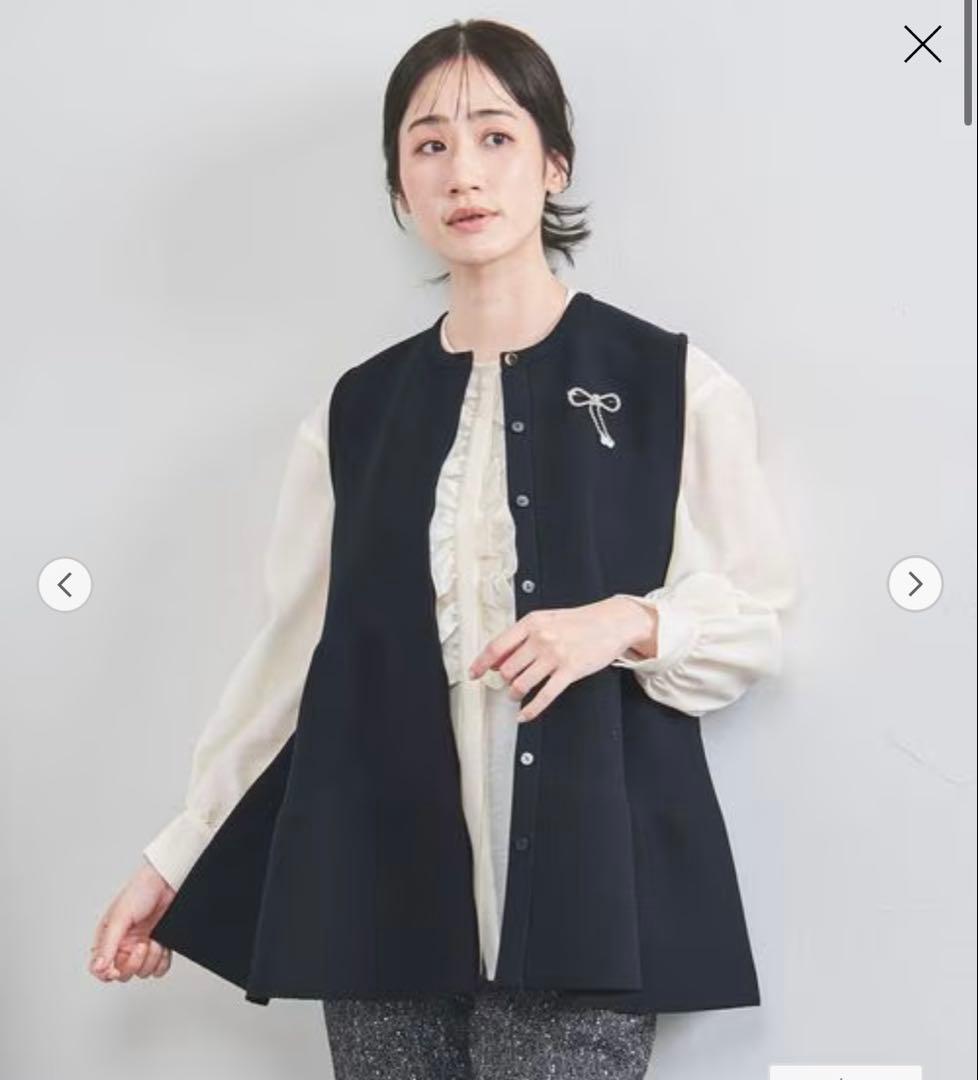 UNITED ARROWS リボンブローチニットベスト　ネイビー