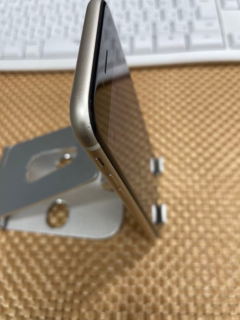 iPhone SE 第3世代 64 GB スターライトSIMフリー【7317】