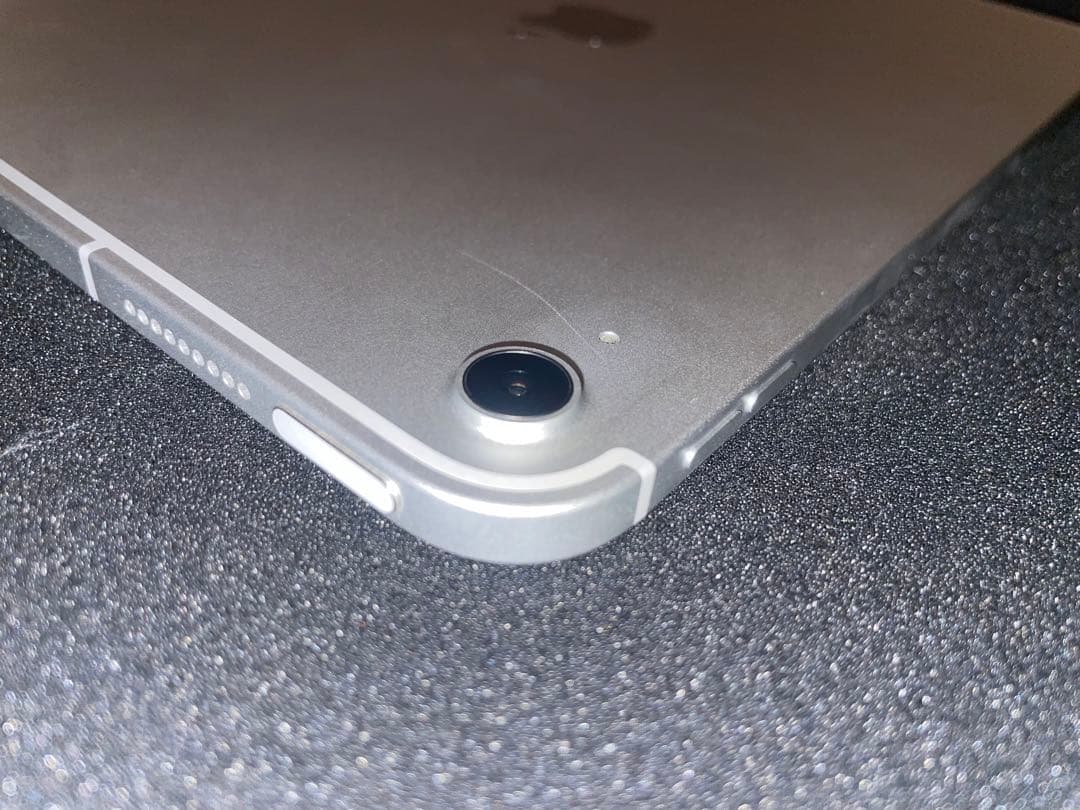 【美品】iPad 第10世代 Wi-Fi＋Cellularモデル 64gb