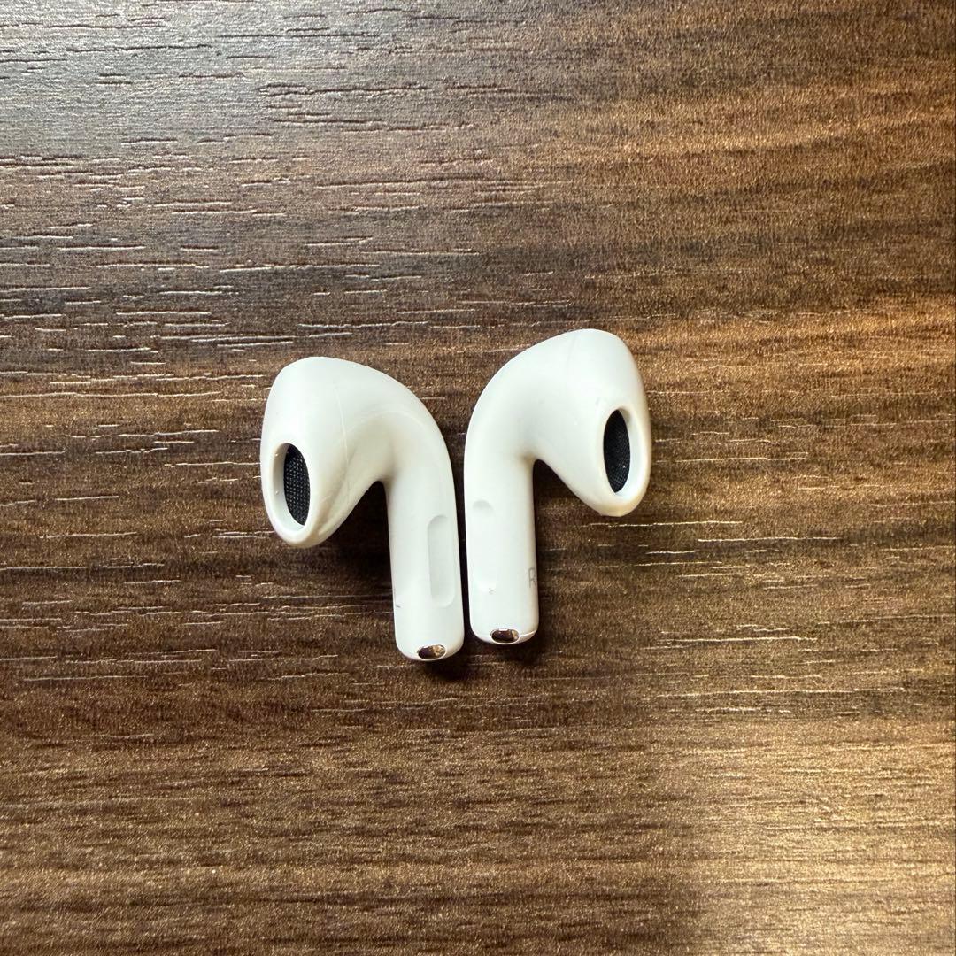 Apple AirPods 4 本体　箱付き