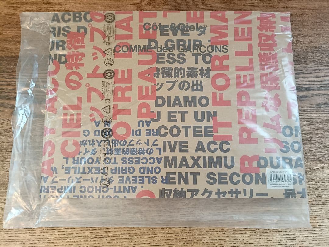 新品 Comme des Garcons x Cote&Ciel iPadケース