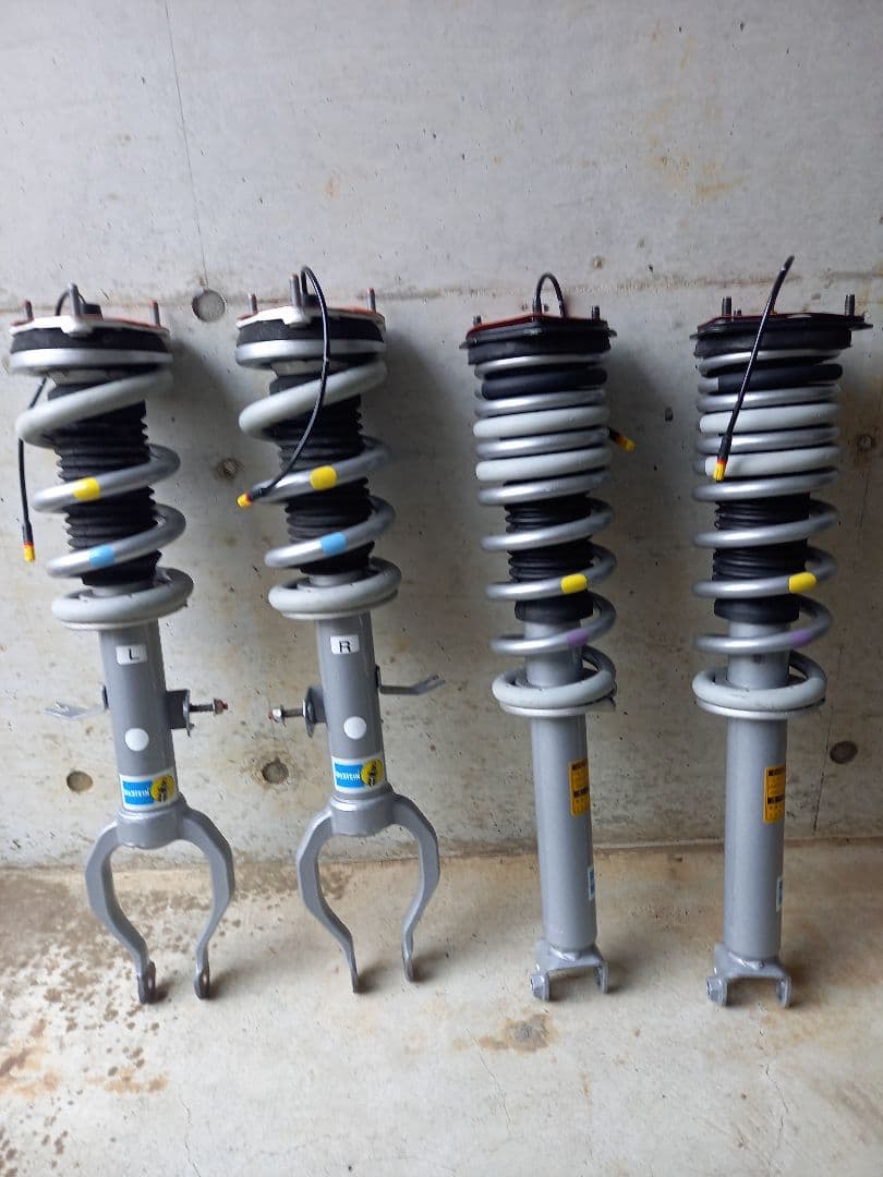 ニッサンGTR ニスモ 2017年式 　　　　新車外し 純正サスペンション