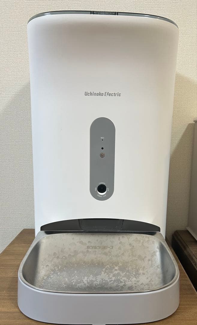 うちのこエレクトリック カリカリマシーンV2C 自動給餌器 スマホ連動　カメラ付