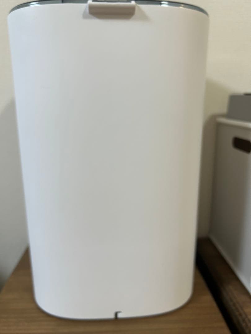 うちのこエレクトリック カリカリマシーンV2C 自動給餌器 スマホ連動　カメラ付