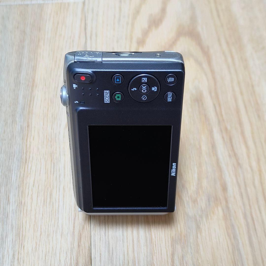 Nikon COOLPIX S3600 シルバー コンデジ