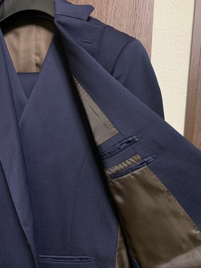 A4新品未使用！品格の1着！年間定番！素敵なネイビー3ピーススーツ！極小訳のみ