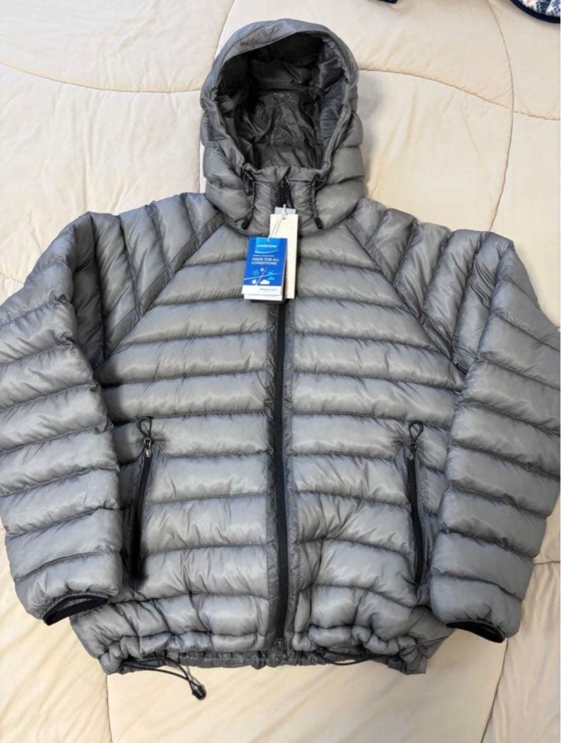 SUARE スアレ　ライトシアシェルダウンジャケット グレー