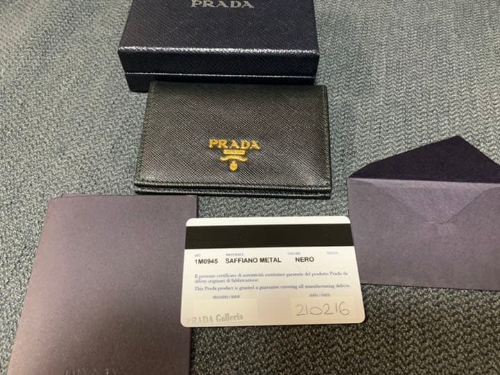 PRADA プラダ 名刺入れ　サフィアーノ