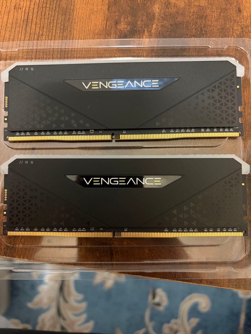 メモリー CORSAIR VENGEANCE RGB RS DDR4 16GB