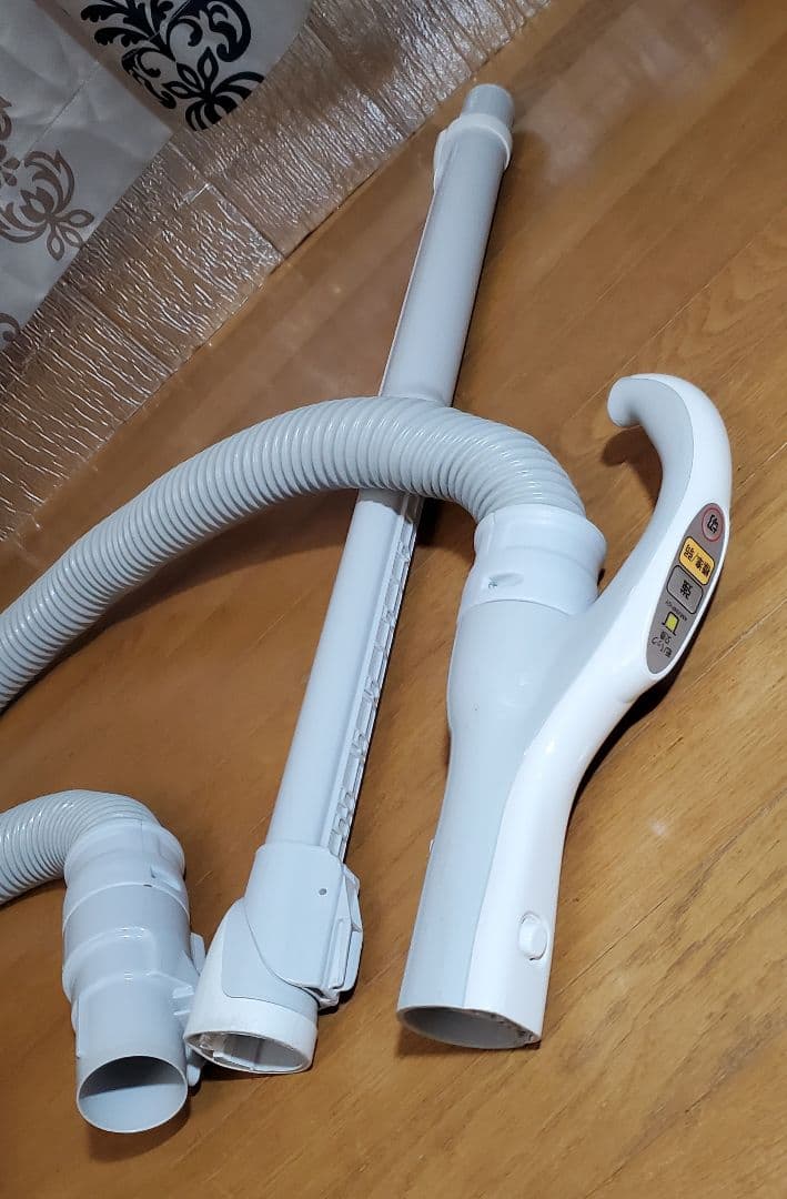 軽量・強力！　Panasonic　紙パック式掃除機　紙パック付　ホワイト　家電