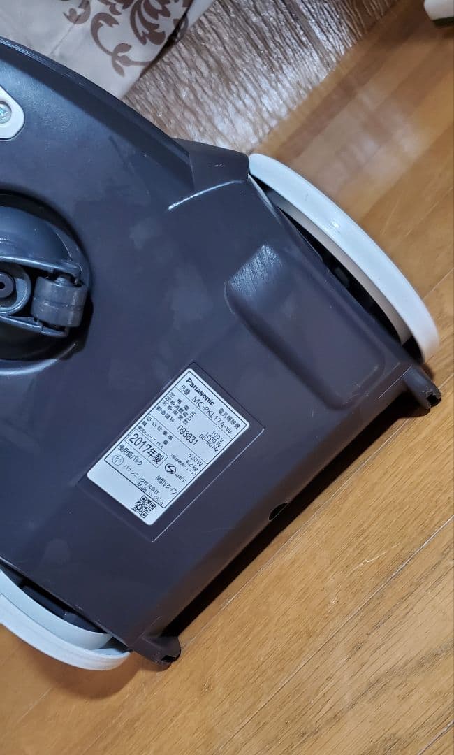 軽量・強力！　Panasonic　紙パック式掃除機　紙パック付　ホワイト　家電