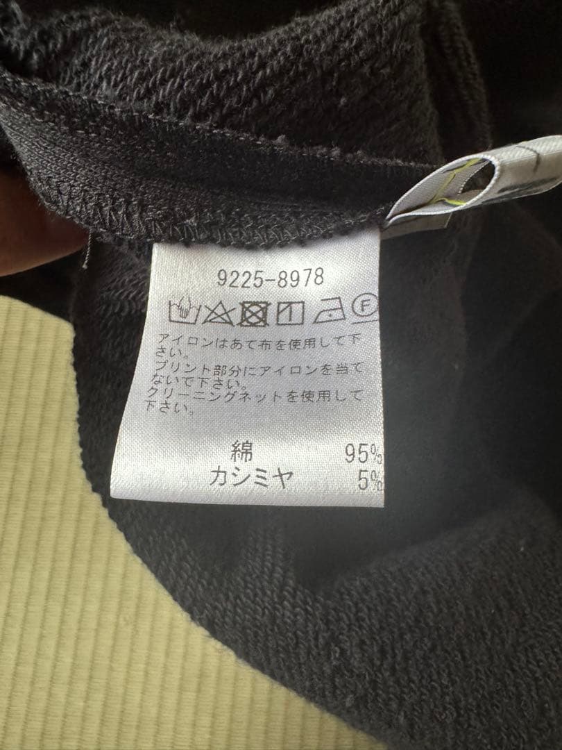 プリ　ムールハイネックパーカー 黒 手書き風グラフィック