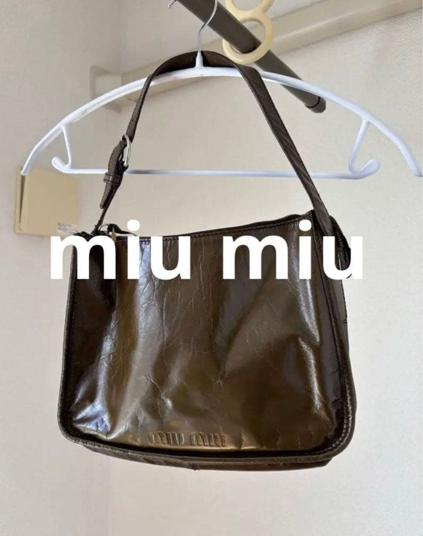 miu miuワンショルダーバッグ　カーキ