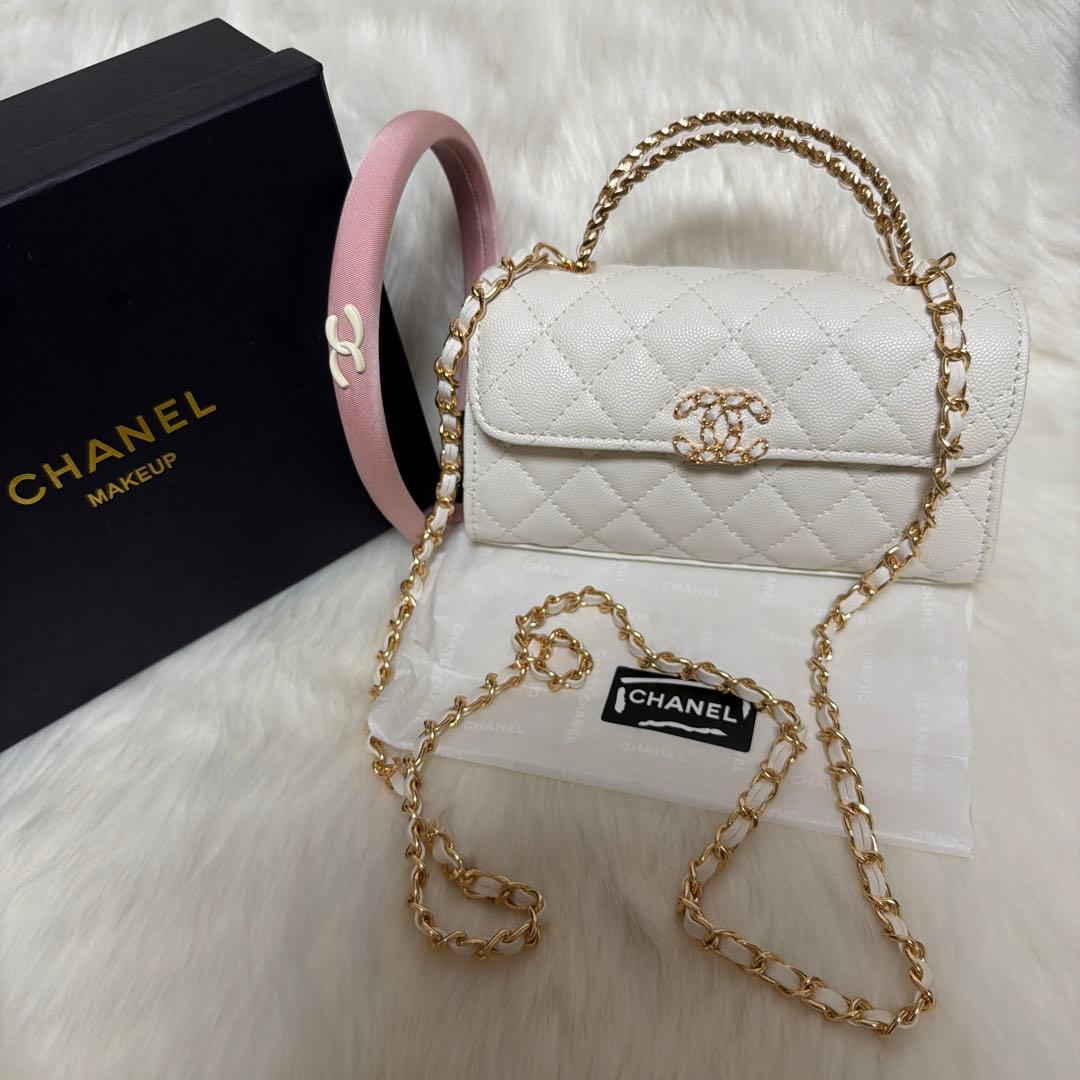 ☃*️様 CHANEL MAKE UPノベルティキルティングホワイトショルダー