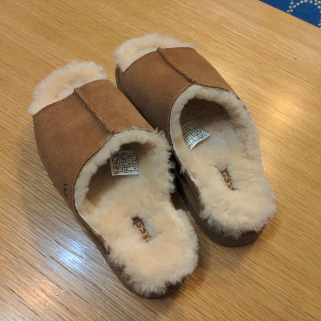(極美品)UGG アグ ファーサンダル スリッポン もこもこ 24㎝