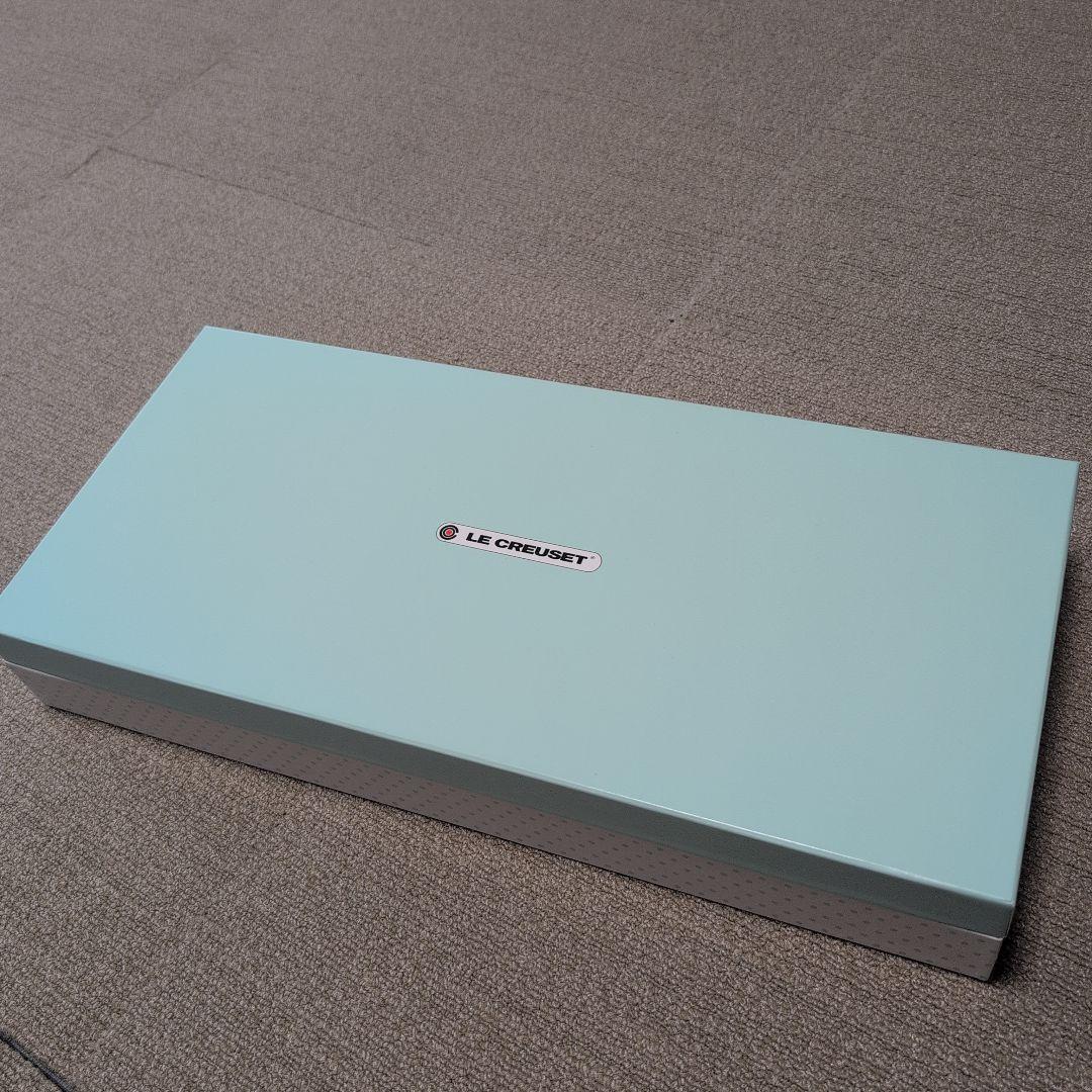 ほぼ新品！ルクルーゼ　ベビー・テーブルウェア・セット コースタルブルー