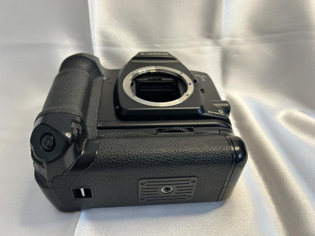 Canon キャノン EOS-3 ボディ＋ PB-E2 フィルム一眼レフカメラ