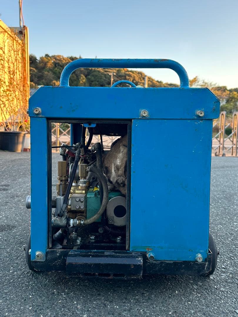1. 鶴見製作所 エンジン式高圧洗浄機 HPJ-5ESM
