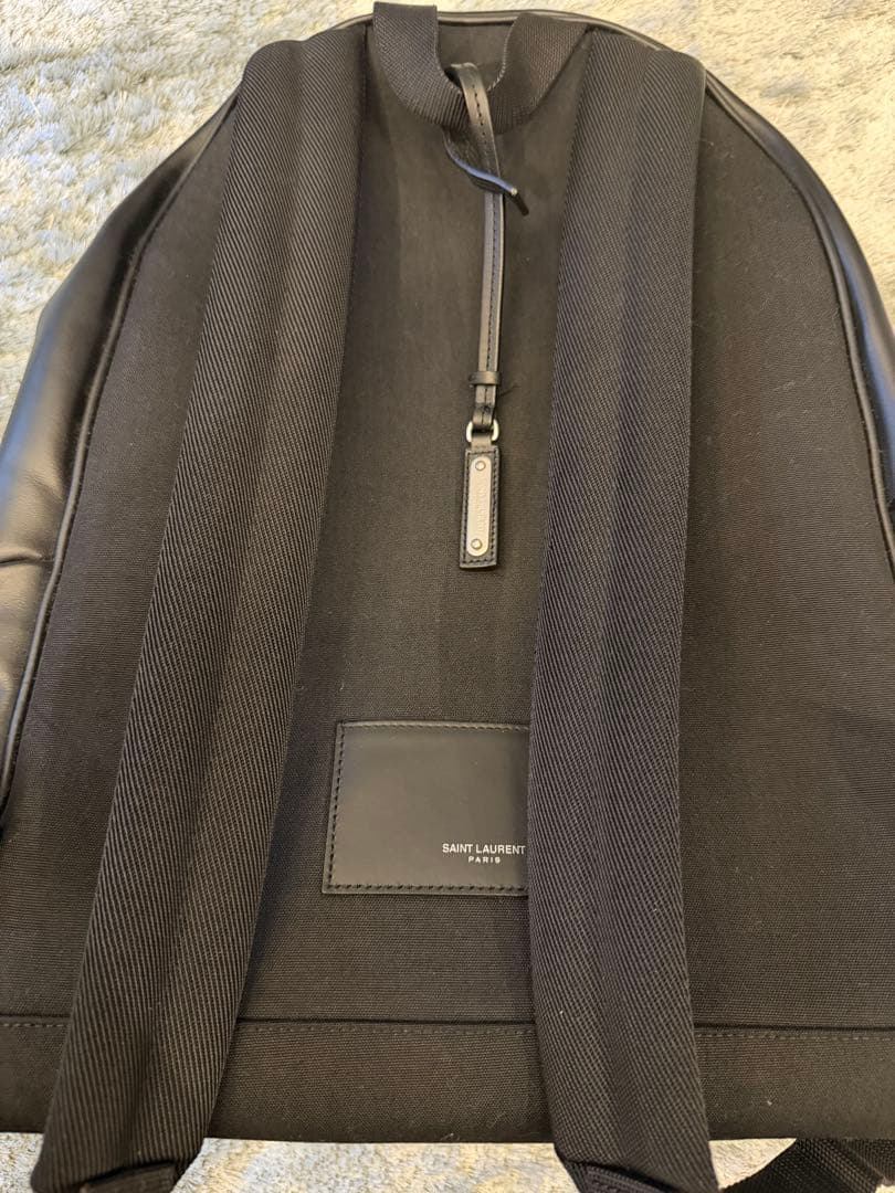Saint Laurent 黒 レザーバックパック