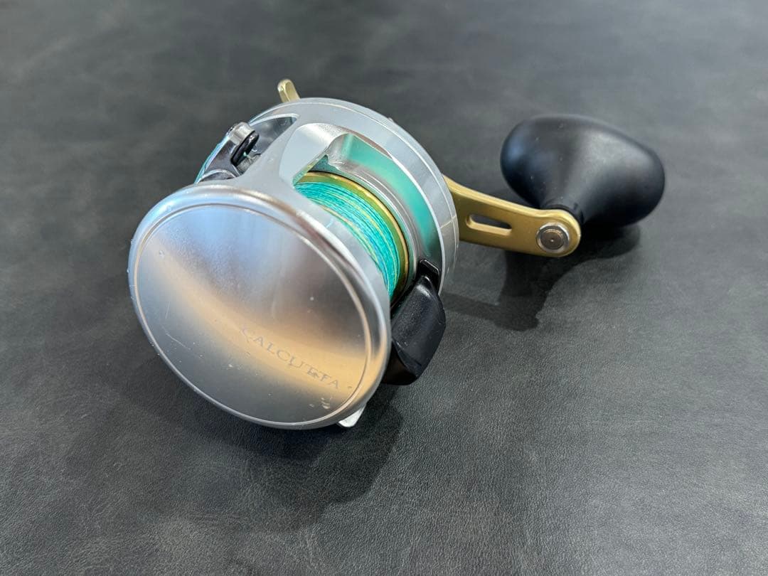 シマノ　カルカッタ800F CALCUTTA 右巻き　両軸リール　ベイト