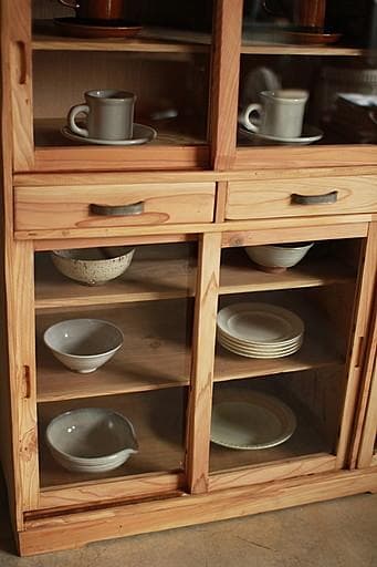 古い木枠のガラス戸棚　小引き出し2杯　食器棚　水屋　キャビネット　古家具　古民家