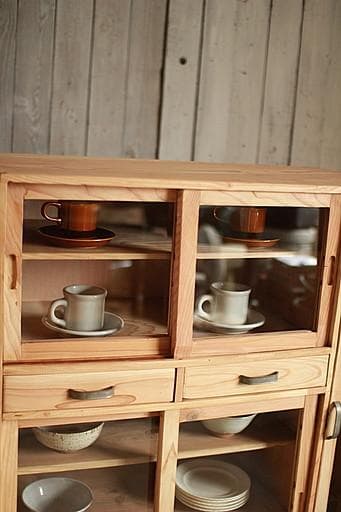 古い木枠のガラス戸棚　小引き出し2杯　食器棚　水屋　キャビネット　古家具　古民家