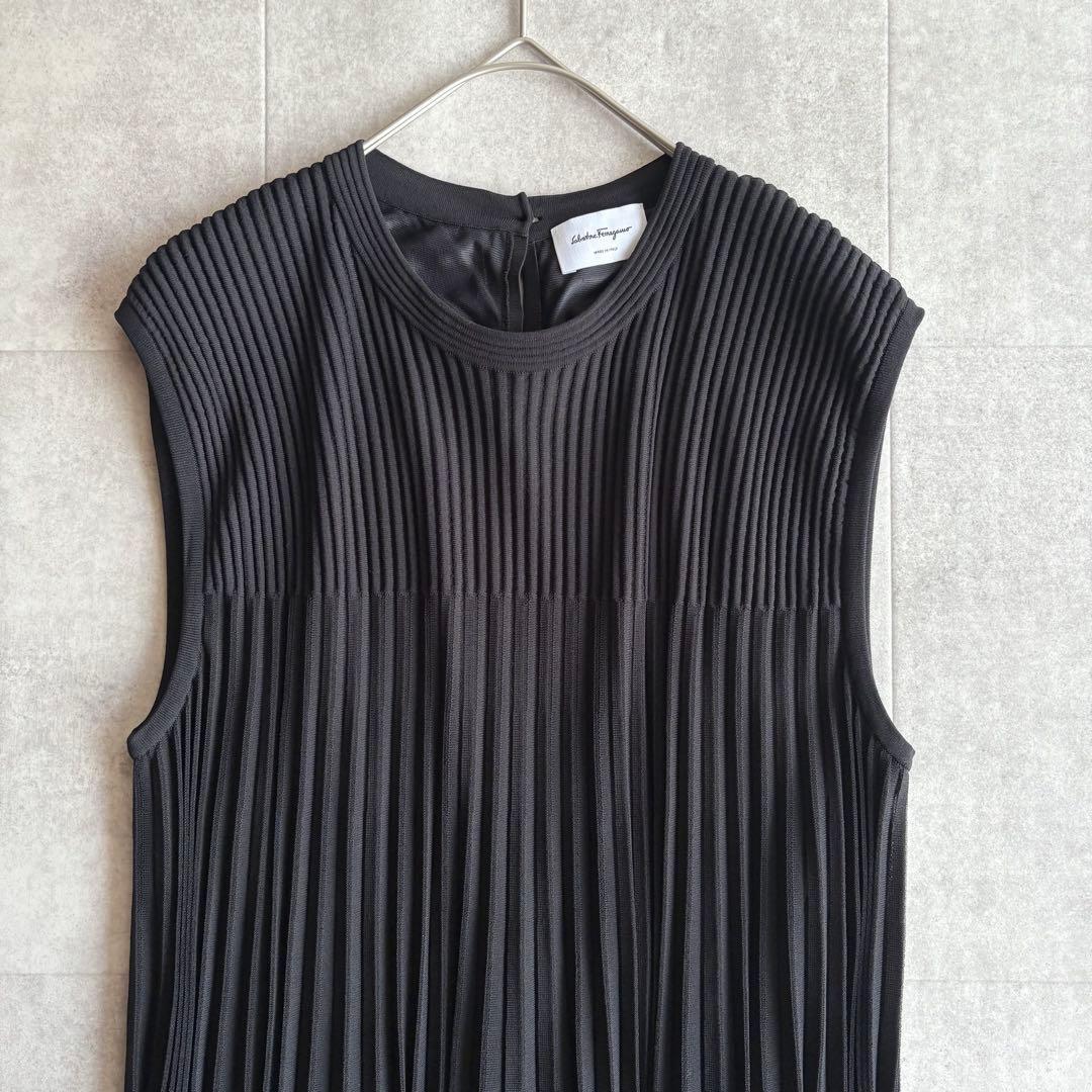 現行✨サルヴァトーレフェラガモ プリーツフレアラインワンピース ブラック XL