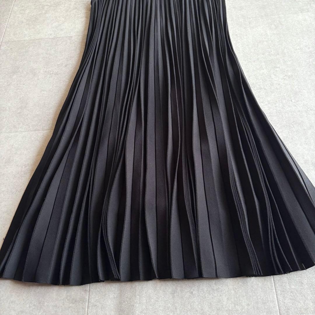 現行✨サルヴァトーレフェラガモ プリーツフレアラインワンピース ブラック XL
