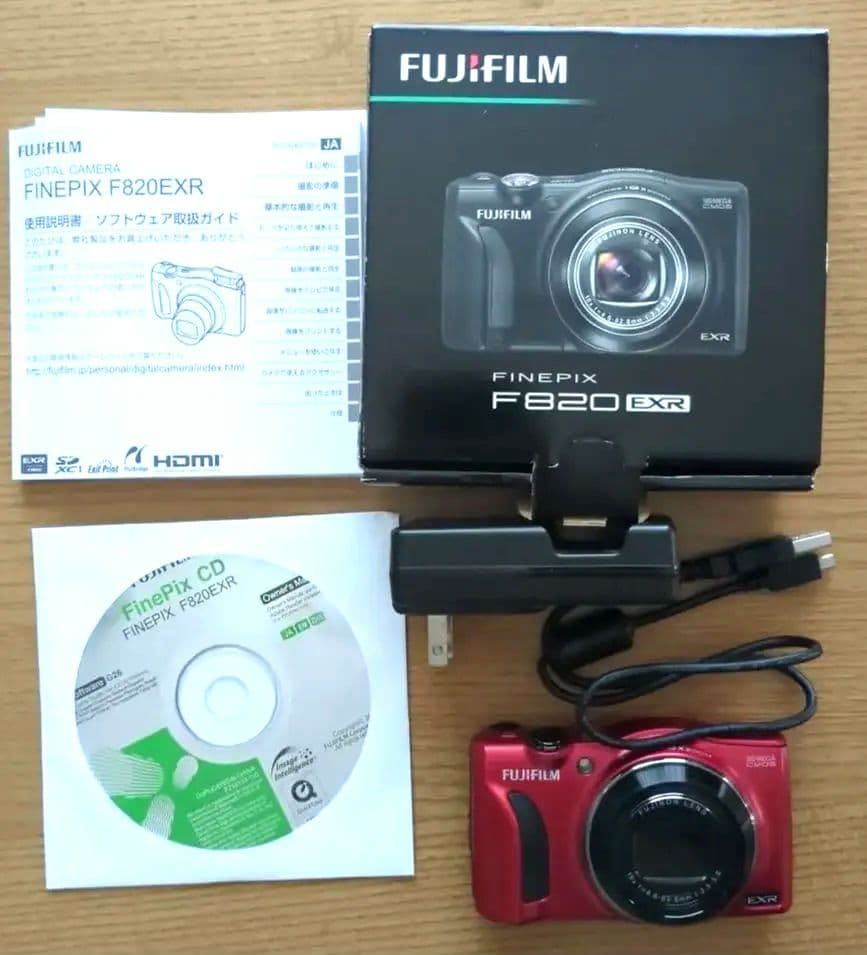 FUJIFILM FINEPIX F820EXR レッド