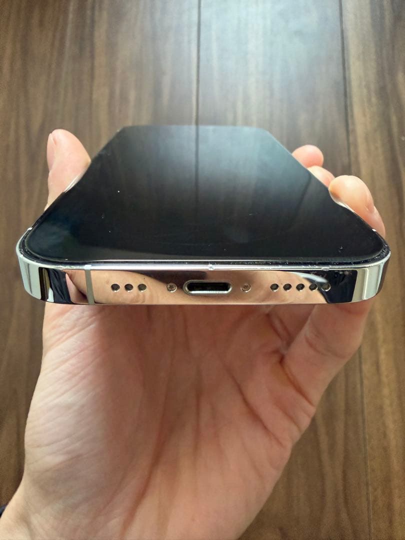 iPhone14プロ シルバー