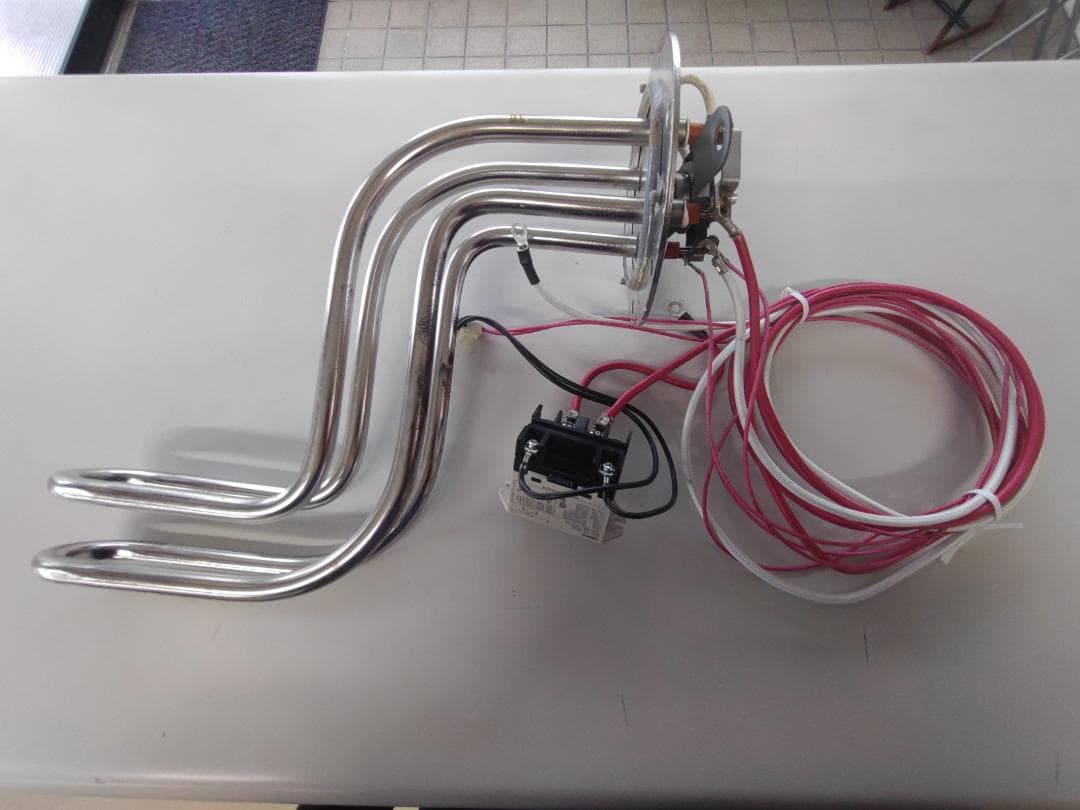 電気温水器　ヒーター　200V　4.4kw　SJHI19X（中古品）