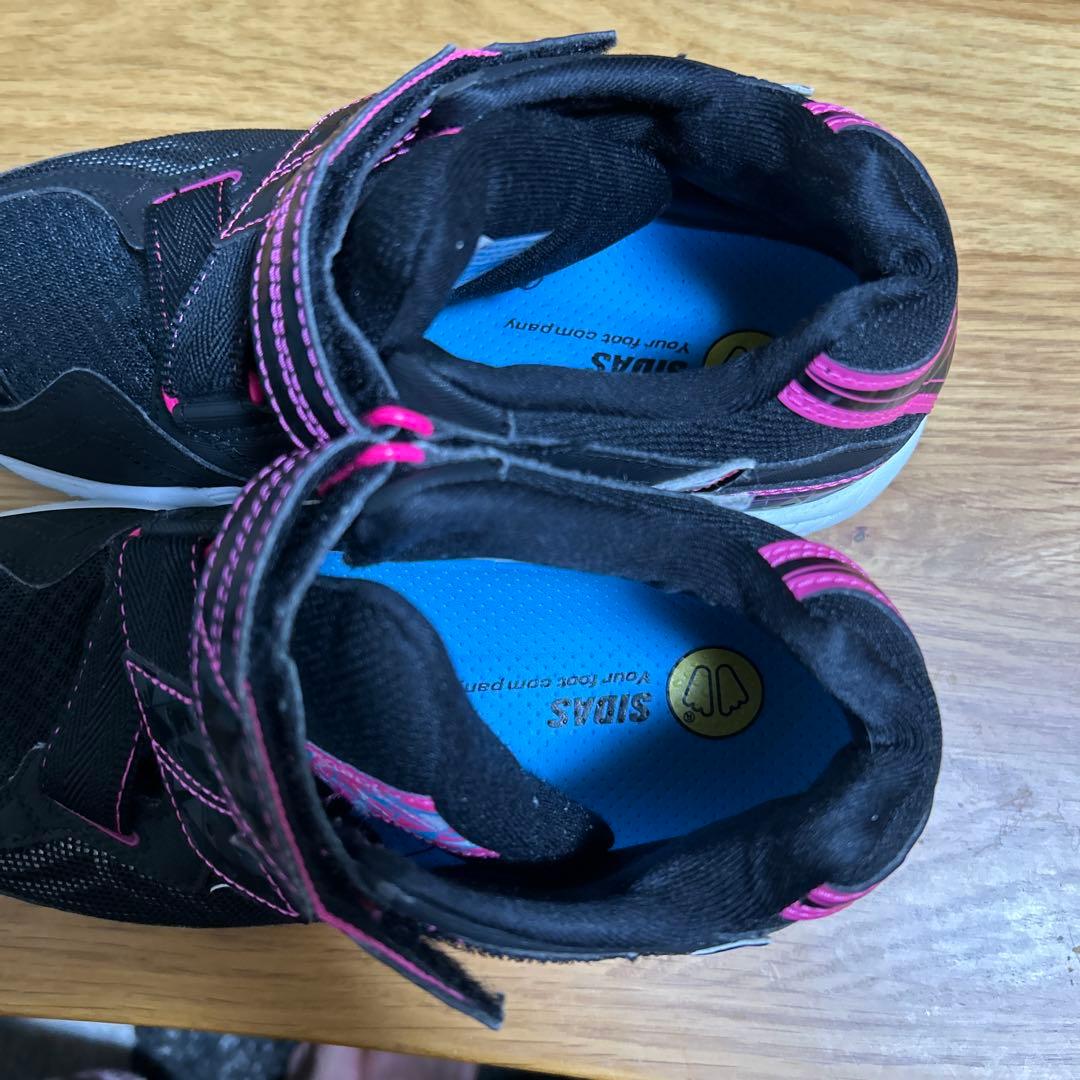 【美品】【匿名配送】ミズノ　バレーボールシューズ　ウェーブアルテミス23cm