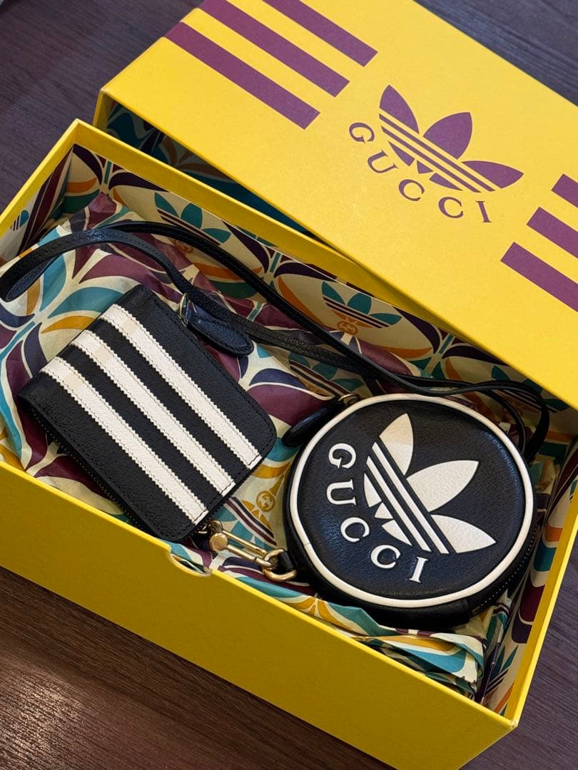 グッチ× アディダス　ミニネックポーチ マルチケース ロゴ ライン