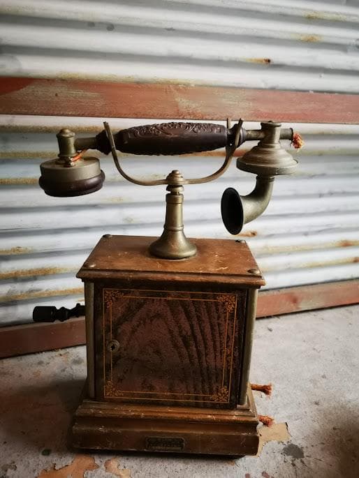 古い手動式電話機 ヴィンテージ ディスプレイ用