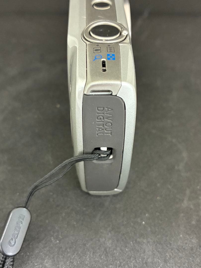 キャノン　デジタルカメラ　IXY180 シルバー