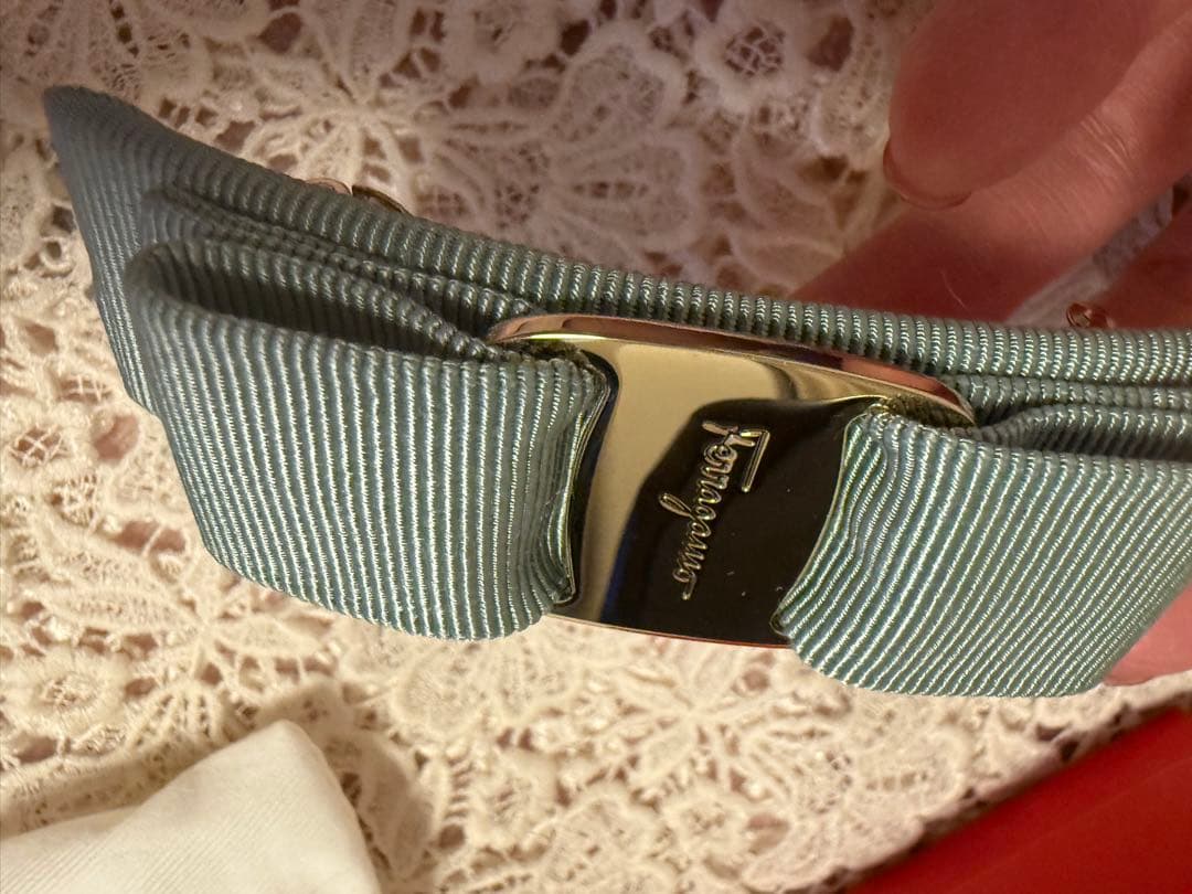 Ferragamo グリーン　バレッタ　リボン　フェラガモ