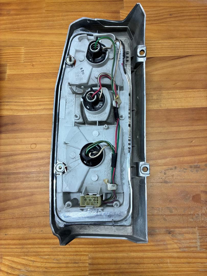 トヨタ マークⅡ ワゴン バン GX70系　テールランプ 左右セット